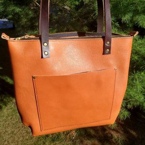 🦄 Portland Leather Medium Zip Tote in satusma, BNNU, $130
